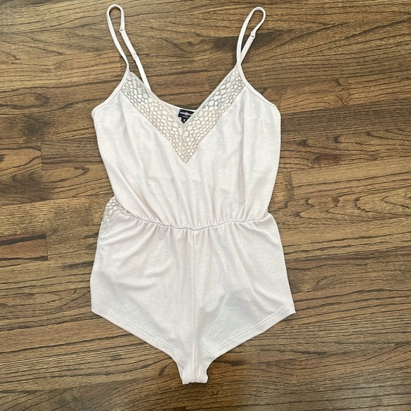 Cosabella Pale Pink Ribbed Sleeveless Lace Detail Loungewear Pajama Romper - Picture 5 of 8